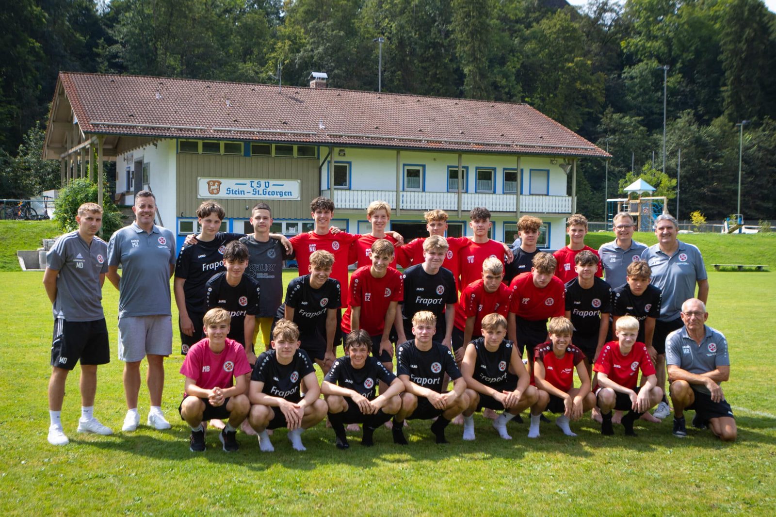 Jugendmannschaft der SG Orlen auf dem Platz am Zugmantel